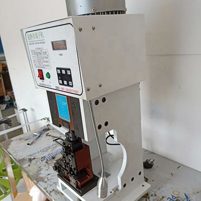 超静かな2.0トンのターミナル・クリッピング・マシン ワイヤレンジ0.1-4.5mm2 AWG11-AWG32